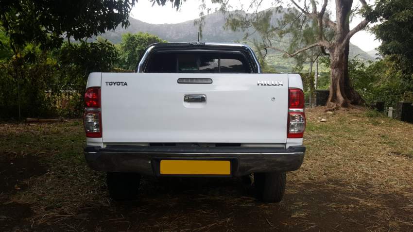 2013 Toyota Hilux 2.5 4x4 - 4 - Pickup trucks (4x4 & 4x2)  on Aster Vender