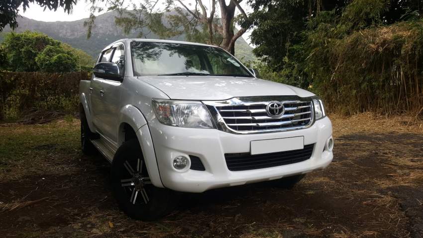 2013 Toyota Hilux 2.5 4x4 - 2 - Pickup trucks (4x4 & 4x2)  on Aster Vender