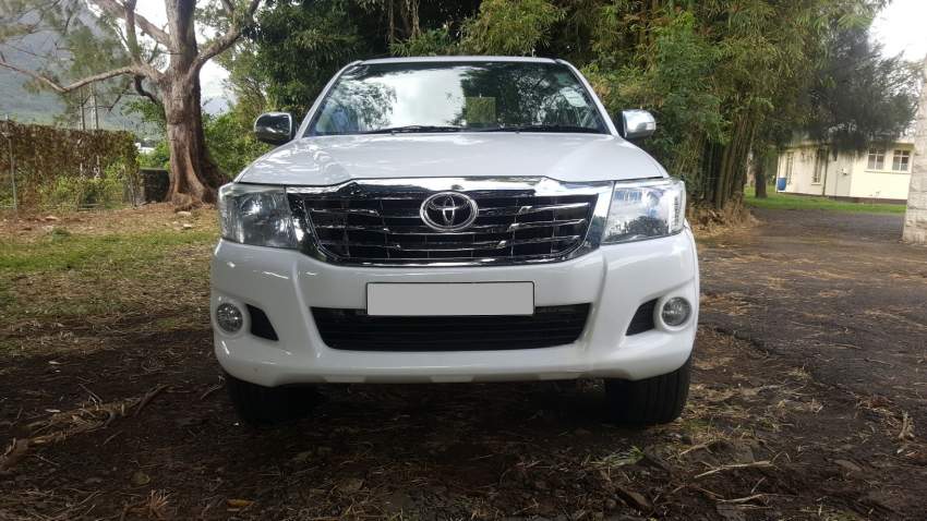 2013 Toyota Hilux 2.5 4x4 - 1 - Pickup trucks (4x4 & 4x2)  on Aster Vender