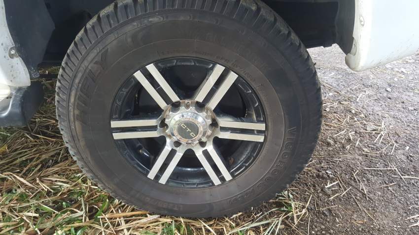 2013 Toyota Hilux 2.5 4x4 - 6 - Pickup trucks (4x4 & 4x2)  on Aster Vender