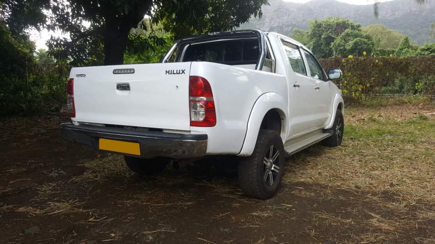 2013 Toyota Hilux 2.5 4x4 - 3 - Pickup trucks (4x4 & 4x2)  on Aster Vender