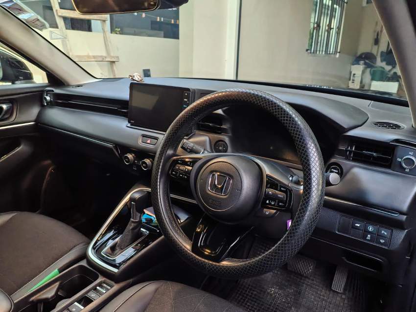 HONDA VEZEL Z PACKAGE HYBRID 2021 - 8 - SUV Cars  on Aster Vender