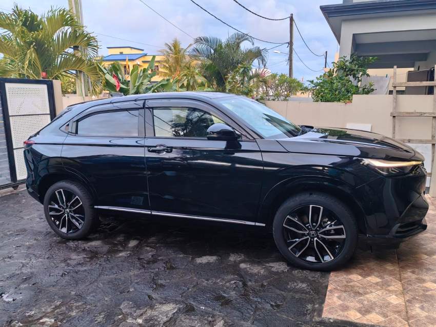 HONDA VEZEL Z PACKAGE HYBRID 2021 - 3 - SUV Cars  on Aster Vender