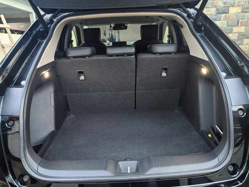 HONDA VEZEL Z PACKAGE HYBRID 2021 - 6 - SUV Cars  on Aster Vender