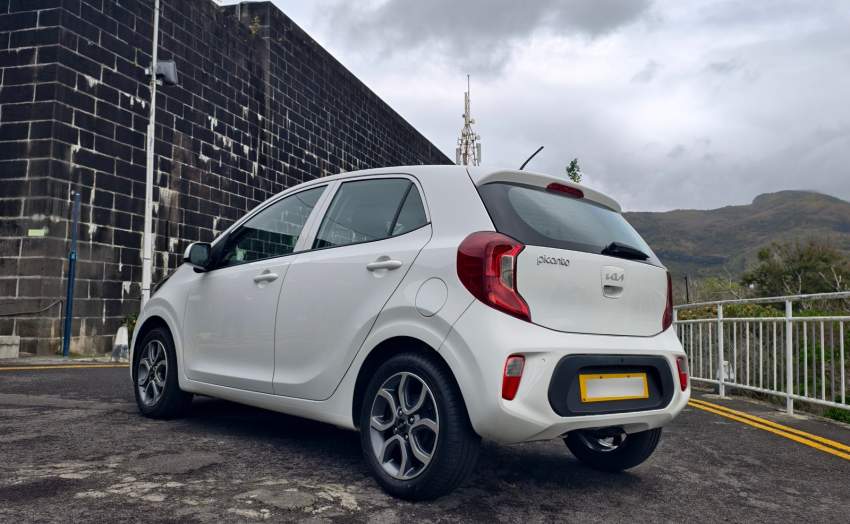 Urgent Sale — Kia Picanto 2021 Automatic - 2 - Compact cars  on Aster Vender