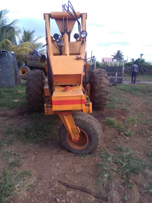 bell model 120 cane loader - 1 - Excavator & Loader  on Aster Vender