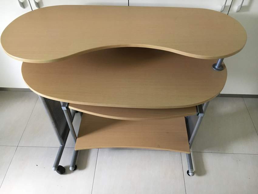 Table  - 0 - Computer tables  on Aster Vender