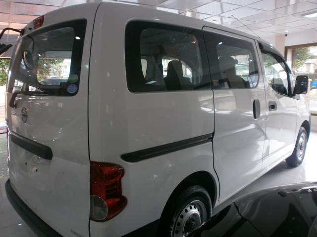 Nissan Vanette Nv 200 - 5 - Passenger Van  on Aster Vender