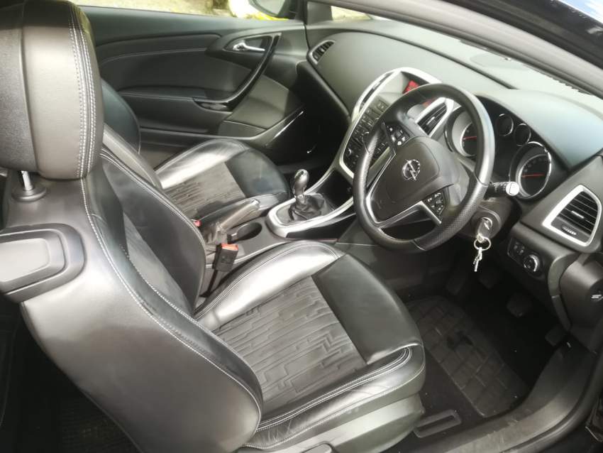 2016 Opel Astra GTC 1.6 - 6 - Compact cars  on Aster Vender