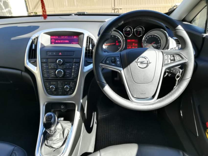 2016 Opel Astra GTC 1.6 - 8 - Compact cars  on Aster Vender