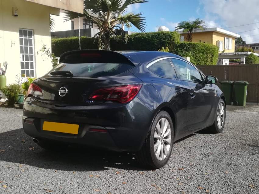 2016 Opel Astra GTC 1.6 - 5 - Compact cars  on Aster Vender
