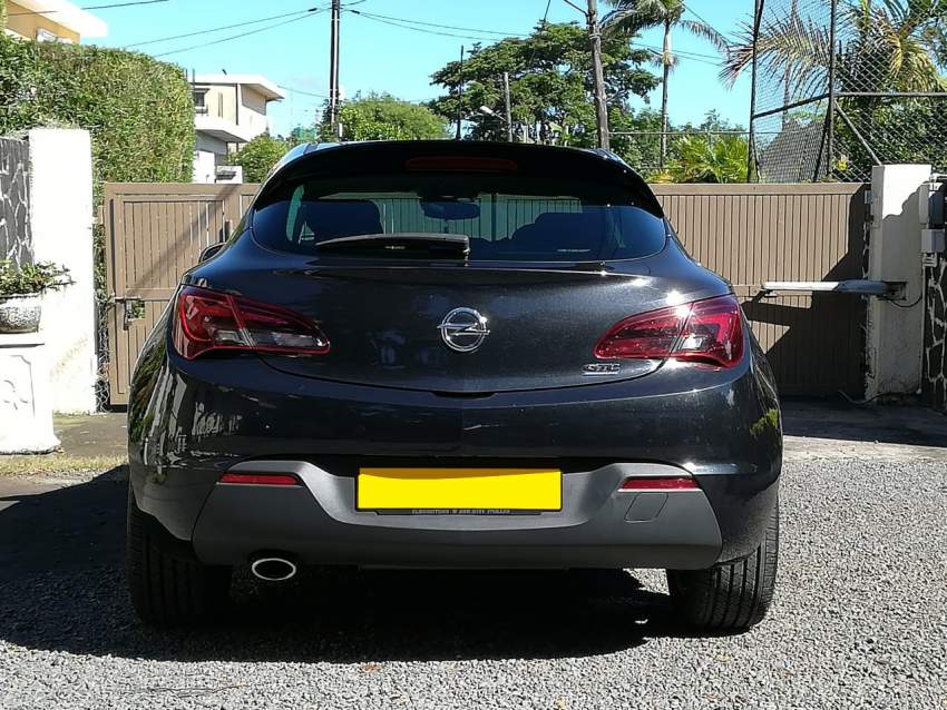 2016 Opel Astra GTC 1.6 - 4 - Compact cars  on Aster Vender
