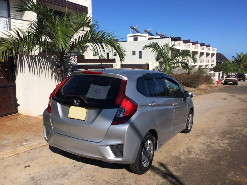 SILVER HONDA FIT 2014 for SALE in good condition! - 3 - Compact cars  on Aster Vender