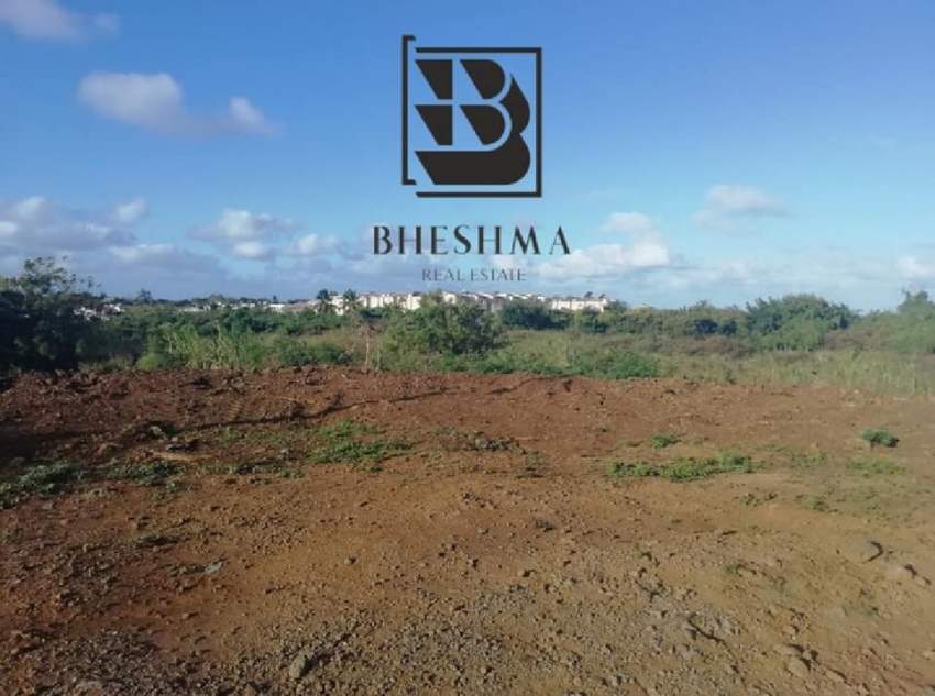20 p in Grand Gaube coastal region, near Seaside. Rs 2M - 8 - Land  on Aster Vender