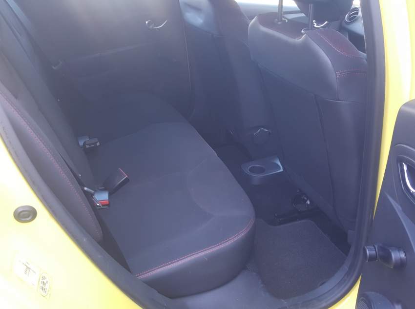 2015 Renault Clio 4 1.2 ZEN - 6 - Compact cars  on Aster Vender