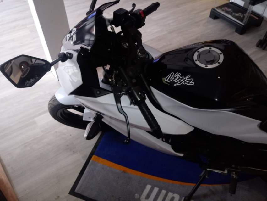Kawasaki ninja SL 250 - 1 - Sports Bike  on Aster Vender