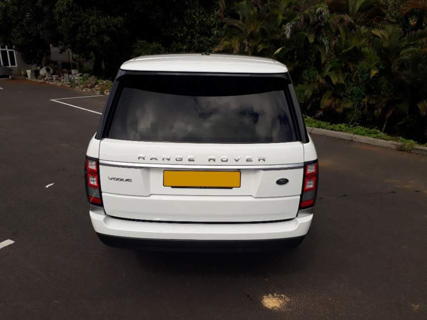 2016 Range Rover Vogue 3.0 TDV6 - 4 - SUV Cars  on Aster Vender