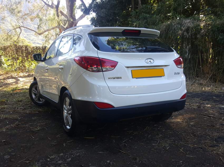 2011 Hyundai Ix35 - 3 - SUV Cars  on Aster Vender