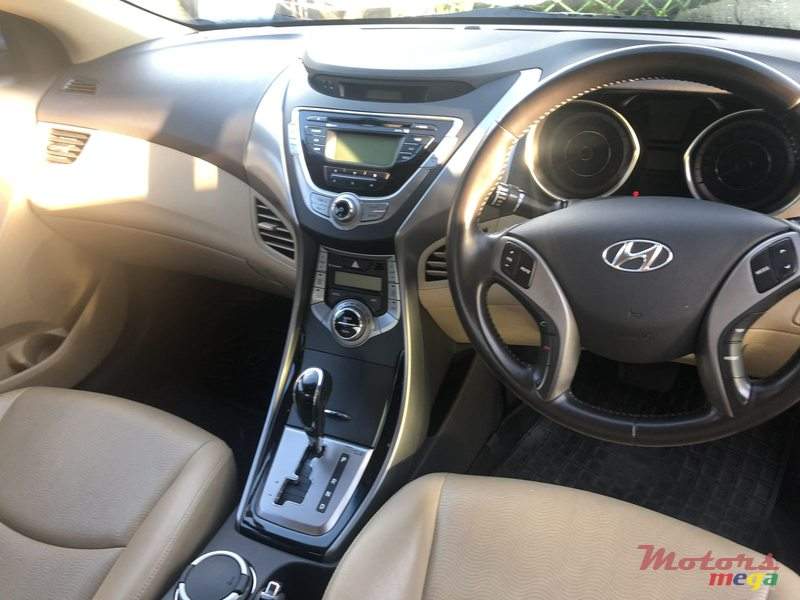 2013' Hyundai Elantra GLS - 2 - Compact cars  on Aster Vender