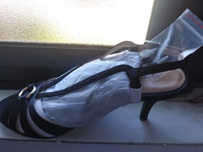 Sandales à talon - 2 - Women's shoes (ballet, etc)  on Aster Vender