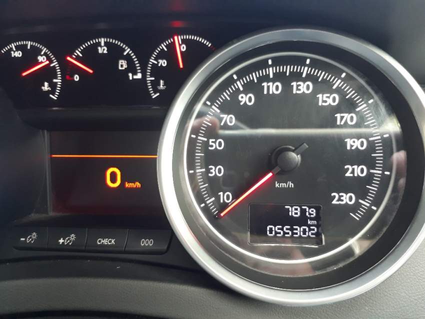 2013 Peugeot 508 1.6T - 9 - Family Cars  on Aster Vender