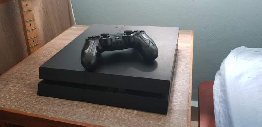 PLAYSTATION 4 - 1TB/1MANETTE/QUELQUES JEUX - 1 - PS4, PC, Xbox, PSP Games  on Aster Vender