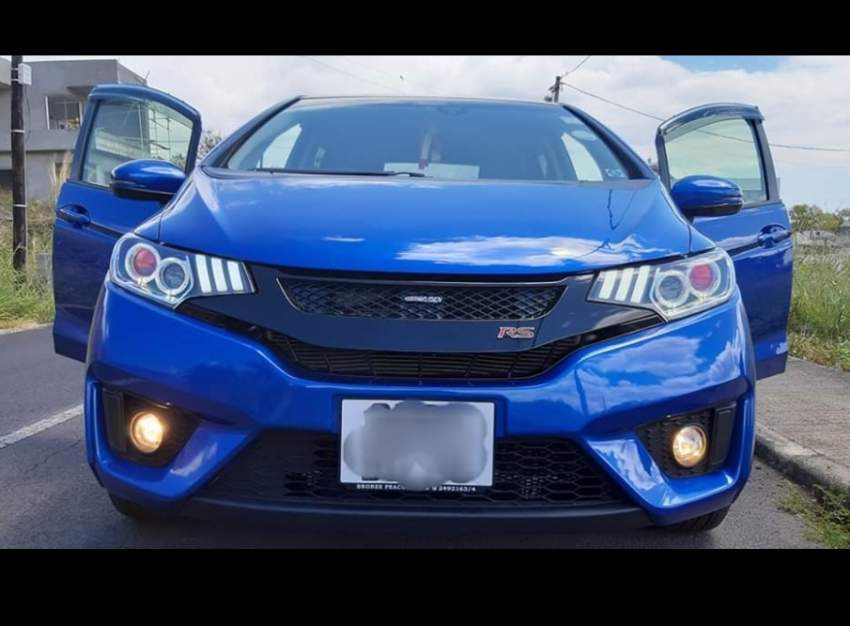 HONDA FIT HYBRID  - 3 - Family Cars  on Aster Vender