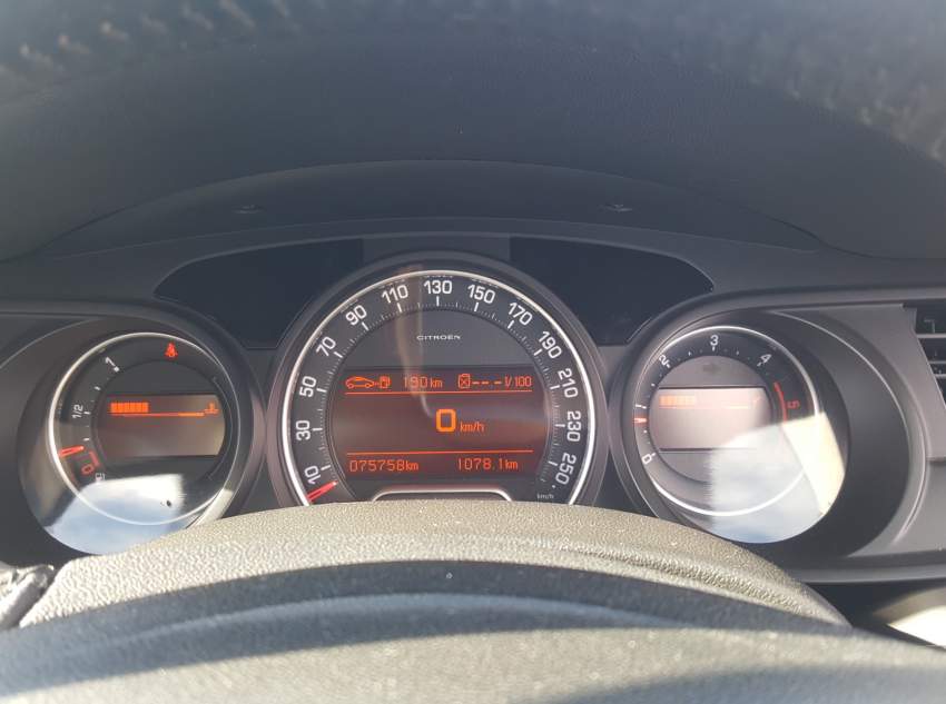 2012 Citroen C5 1.6 HDI Airdream - 9 - Luxury Cars  on Aster Vender