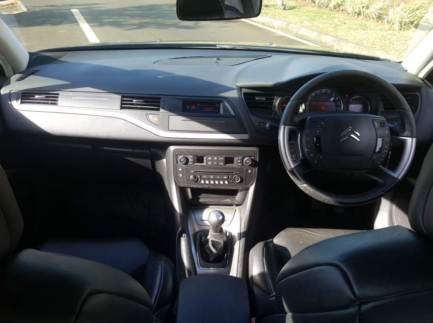 2012 Citroen C5 1.6 HDI Airdream - 8 - Luxury Cars  on Aster Vender