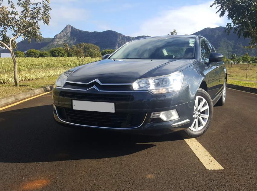 2012 Citroen C5 1.6 HDI Airdream - 2 - Luxury Cars  on Aster Vender