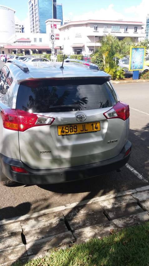 Toyota Rav 4 - 3 - SUV Cars  on Aster Vender