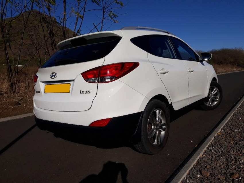 2011 Hyundai Ix35 - 2 - SUV Cars  on Aster Vender
