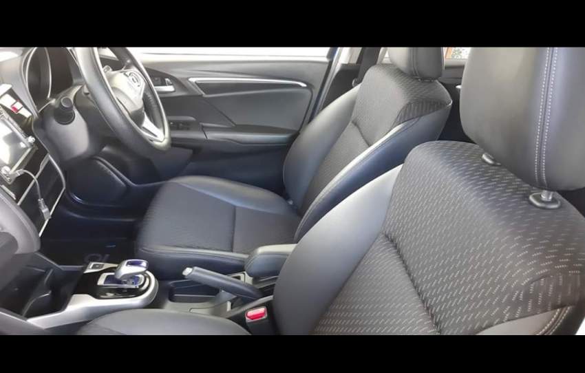 HONDA FIT HYBRID  - 5 - Family Cars  on Aster Vender