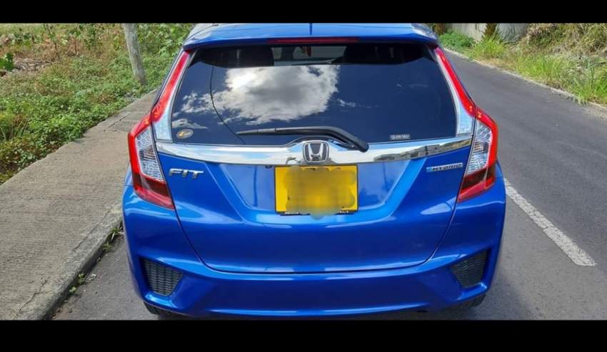 HONDA FIT HYBRID  - 1 - Family Cars  on Aster Vender