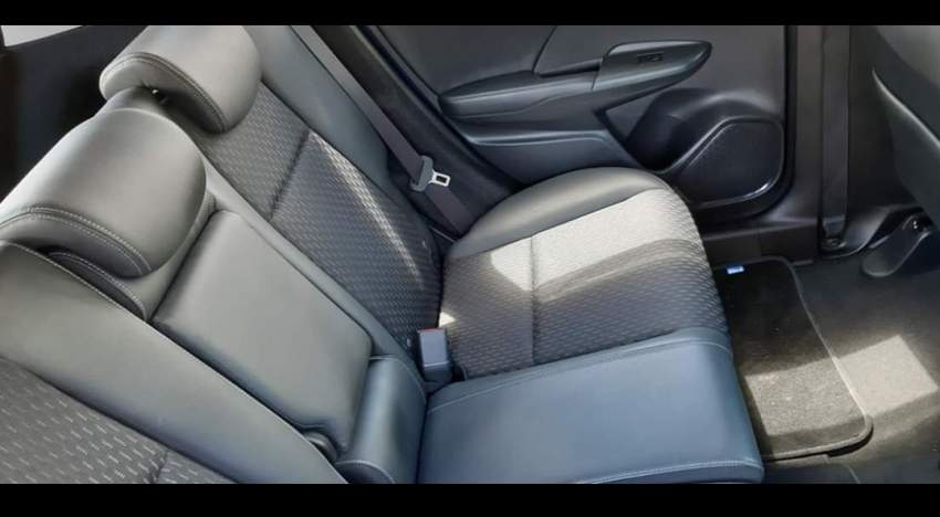 HONDA FIT HYBRID  - 2 - Family Cars  on Aster Vender