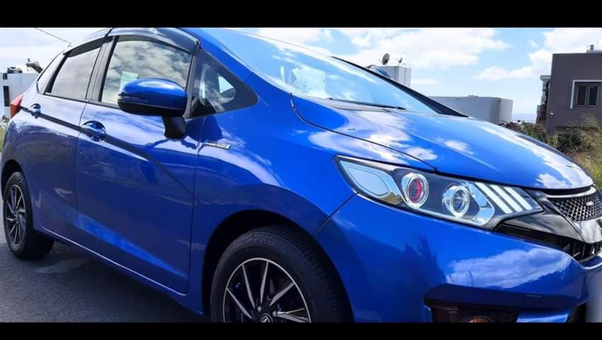 HONDA FIT HYBRID  - 4 - Family Cars  on Aster Vender