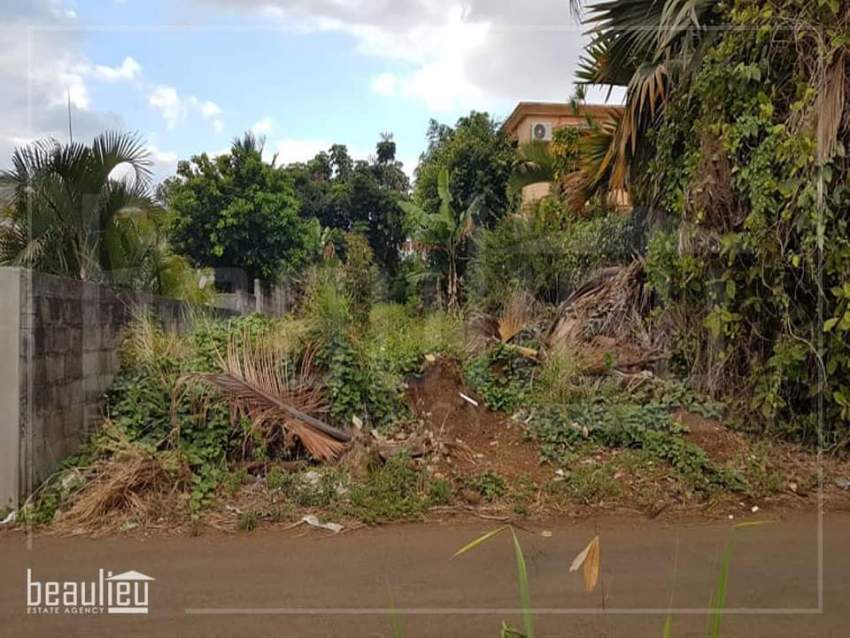 residential land of 8.5 perches, Morcellement St André on Aster Vender