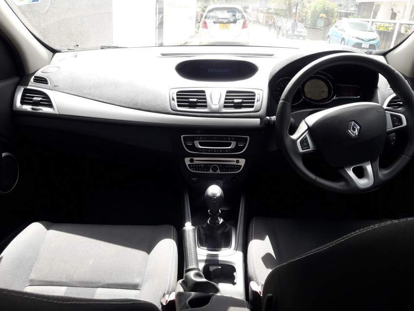 Renault megane  - 6 - Family Cars  on Aster Vender