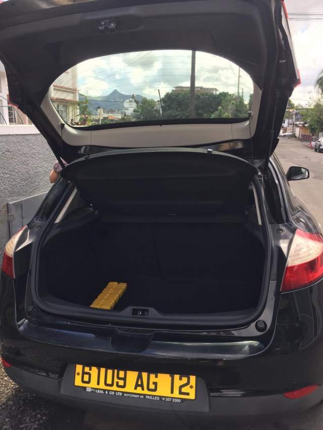 Renault megane  - 7 - Family Cars  on Aster Vender