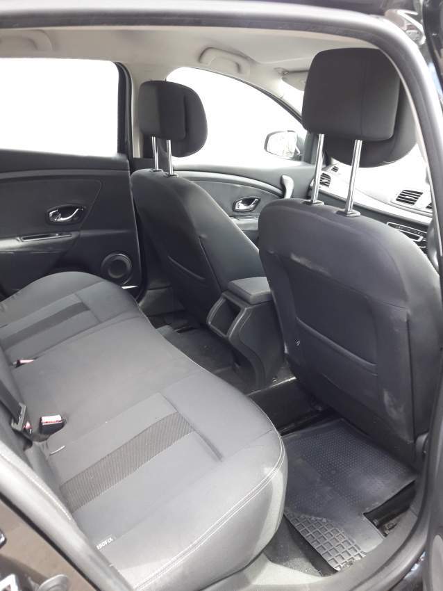 Renault megane  - 5 - Family Cars  on Aster Vender