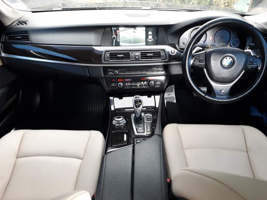 2010 BMW 528i M Sport Line - 9 - Luxury Cars  on Aster Vender
