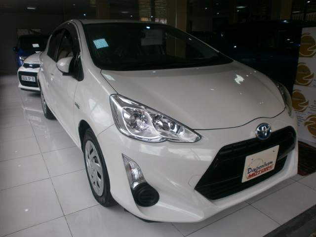 Toyota Aqua - 1 - Family Cars  on Aster Vender