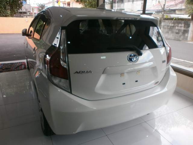 Toyota Aqua - 5 - Family Cars  on Aster Vender