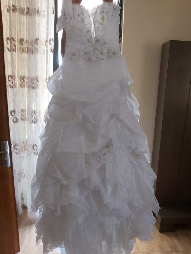 Robe de mariee on Aster Vender