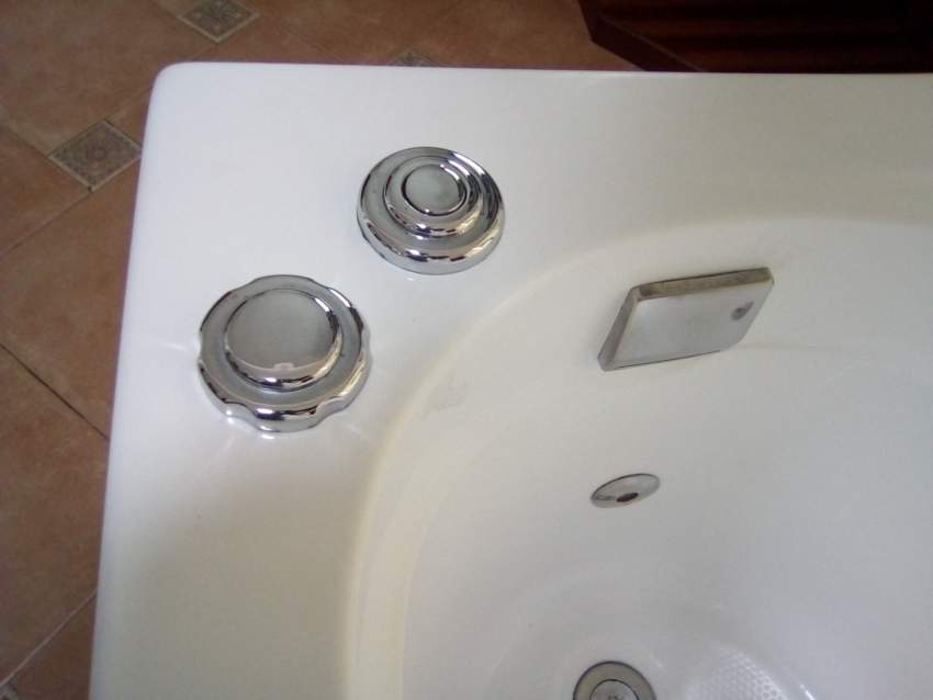 jacuzzi - 6 - Bathroom  on Aster Vender