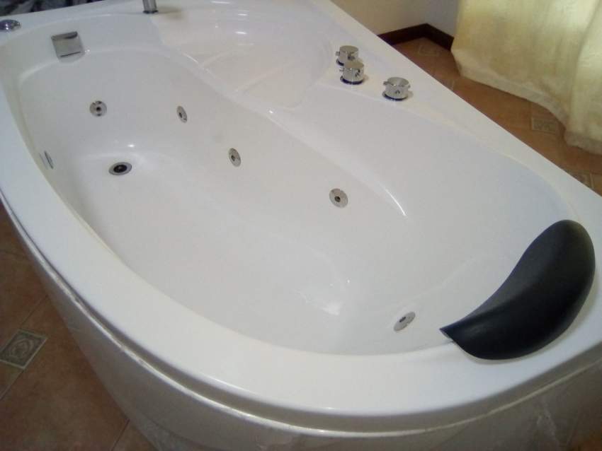 jacuzzi - 1 - Bathroom  on Aster Vender