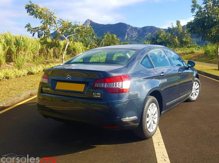2012 Citroen C5 1.6 HDI Airdream - 3 - Luxury Cars  on Aster Vender