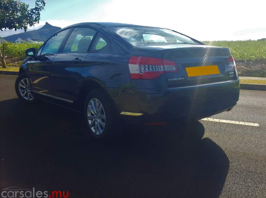 2012 Citroen C5 1.6 HDI Airdream - 5 - Luxury Cars  on Aster Vender