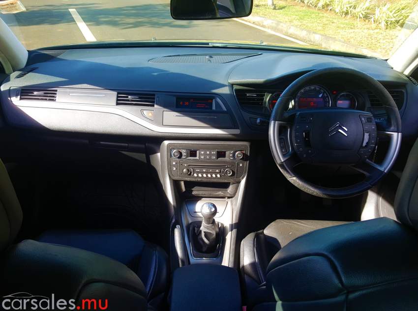 2012 Citroen C5 1.6 HDI Airdream - 8 - Luxury Cars  on Aster Vender