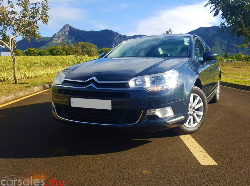 2012 Citroen C5 1.6 HDI Airdream - 2 - Luxury Cars  on Aster Vender